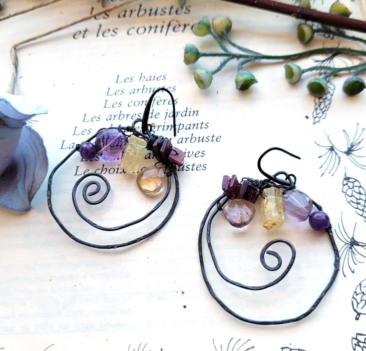 Asymmetric baroque hoop-style earrings with fine stones.. – photo 7